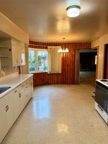 5616 E LAKE Road, Erie, PA 16511