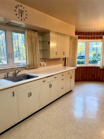 5616 E LAKE Road, Erie, PA 16511