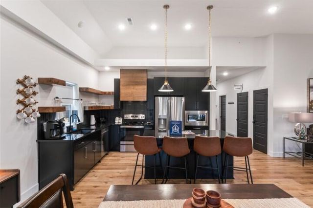 167 Poolside Pass 26, Hollister, MO 65672