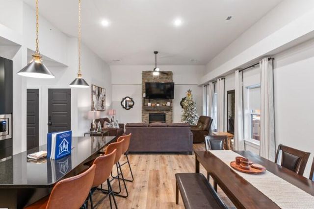 167 Poolside Pass 26, Hollister, MO 65672