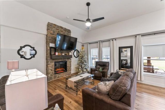 167 Poolside Pass 26, Hollister, MO 65672