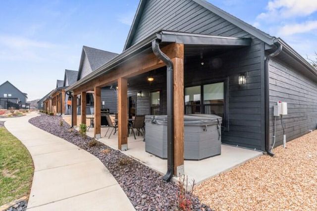 167 Poolside Pass 26, Hollister, MO 65672