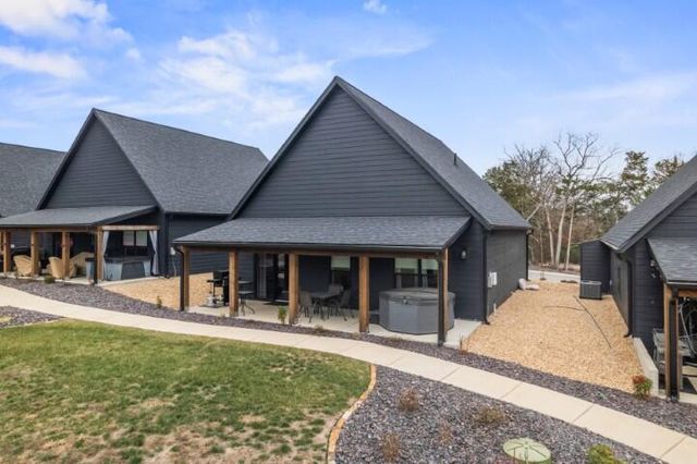 167 Poolside Pass 26, Hollister, MO 65672