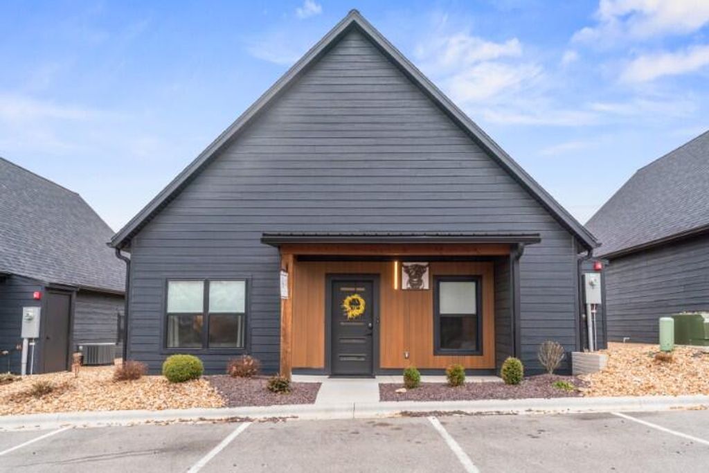 167 Poolside Pass 26, Hollister, MO 65672