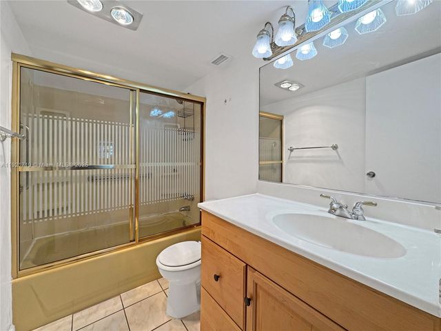 2200 E Hallandale Beach Blvd 206, Hallandale Beach, FL 33009