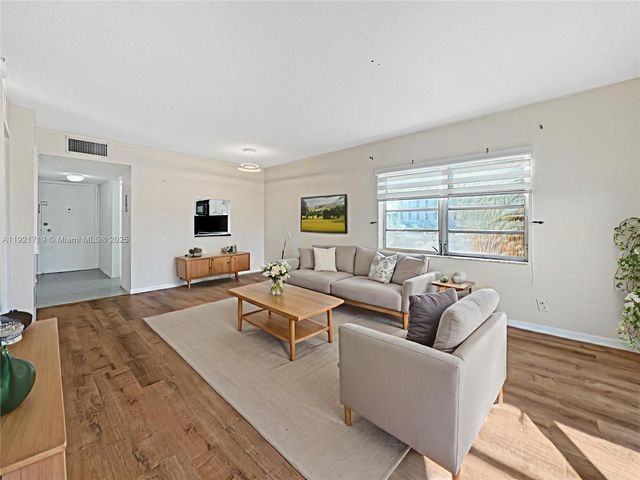 2200 E Hallandale Beach Blvd 206, Hallandale Beach, FL 33009