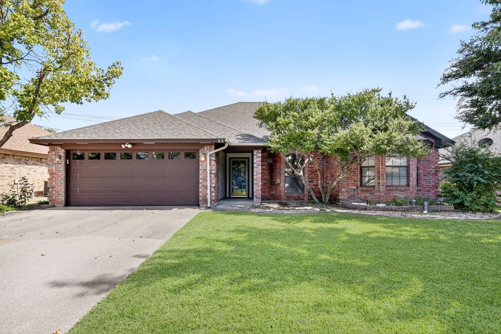 7440 Meadowview Terrace, North Richland Hills, TX 76182