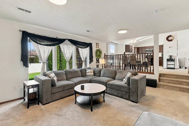 1413 E Clover St, Spokane, WA 99217