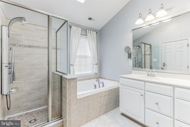 4 HOGAN WAY, Moorestown, NJ 08057