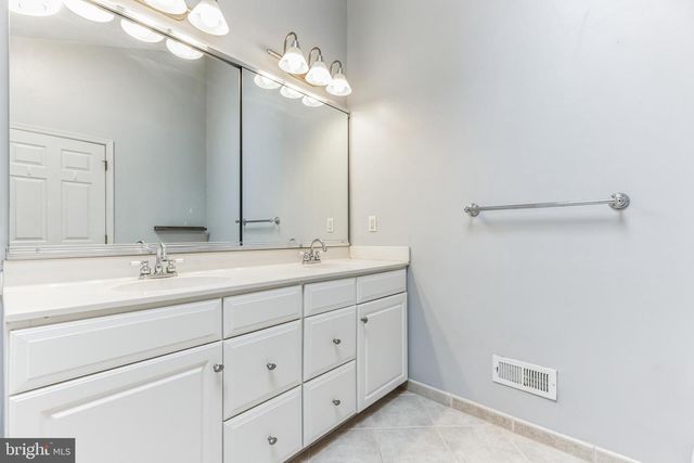 4 HOGAN WAY, Moorestown, NJ 08057