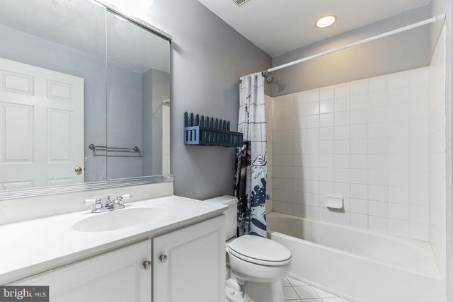 4 HOGAN WAY, Moorestown, NJ 08057