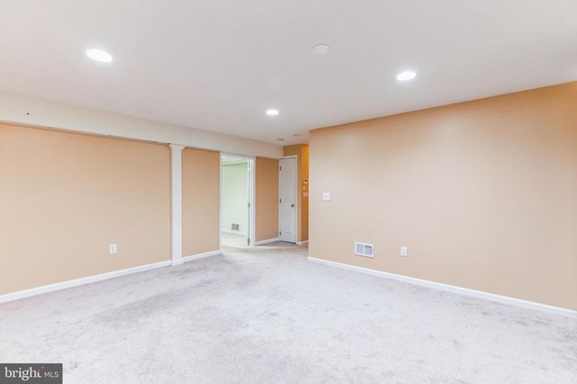 4 HOGAN WAY, Moorestown, NJ 08057