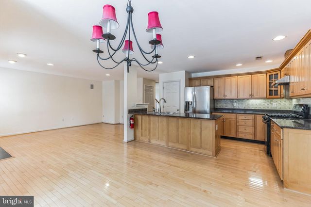 4 HOGAN WAY, Moorestown, NJ 08057