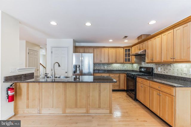 4 HOGAN WAY, Moorestown, NJ 08057