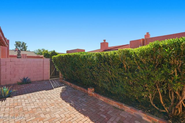 8614 E Pembrook Drive, Tucson, AZ 85715