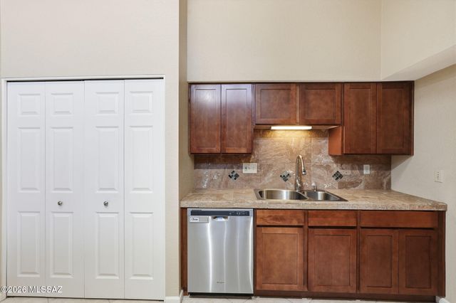 8614 E Pembrook Drive, Tucson, AZ 85715