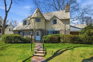 5 Seymour Place, White Plains, NY 10605
