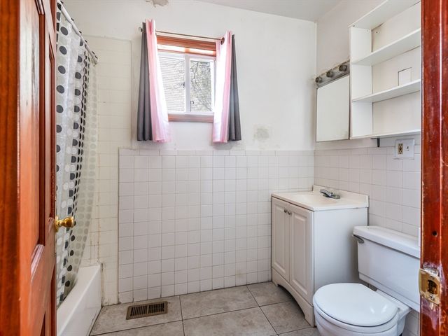 549 Cambridge St, Worcester, MA 01610