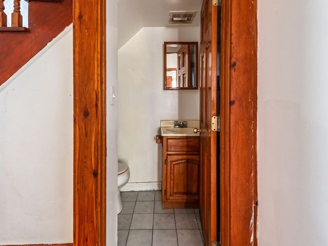 549 Cambridge St, Worcester, MA 01610