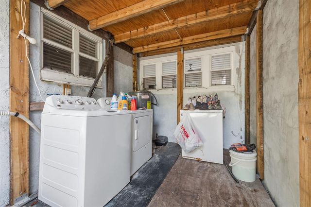 2706 E ANNIE STREET, Tampa, FL 33612