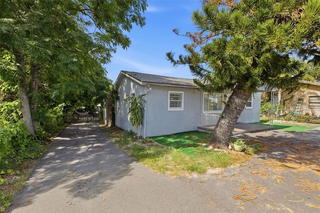 Image 2 of property listing at 2706 E ANNIE STREET, Tampa, FL 33612
