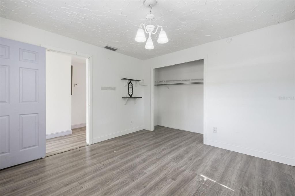 Image 13 of property listing at 2706 E ANNIE STREET, Tampa, FL 33612