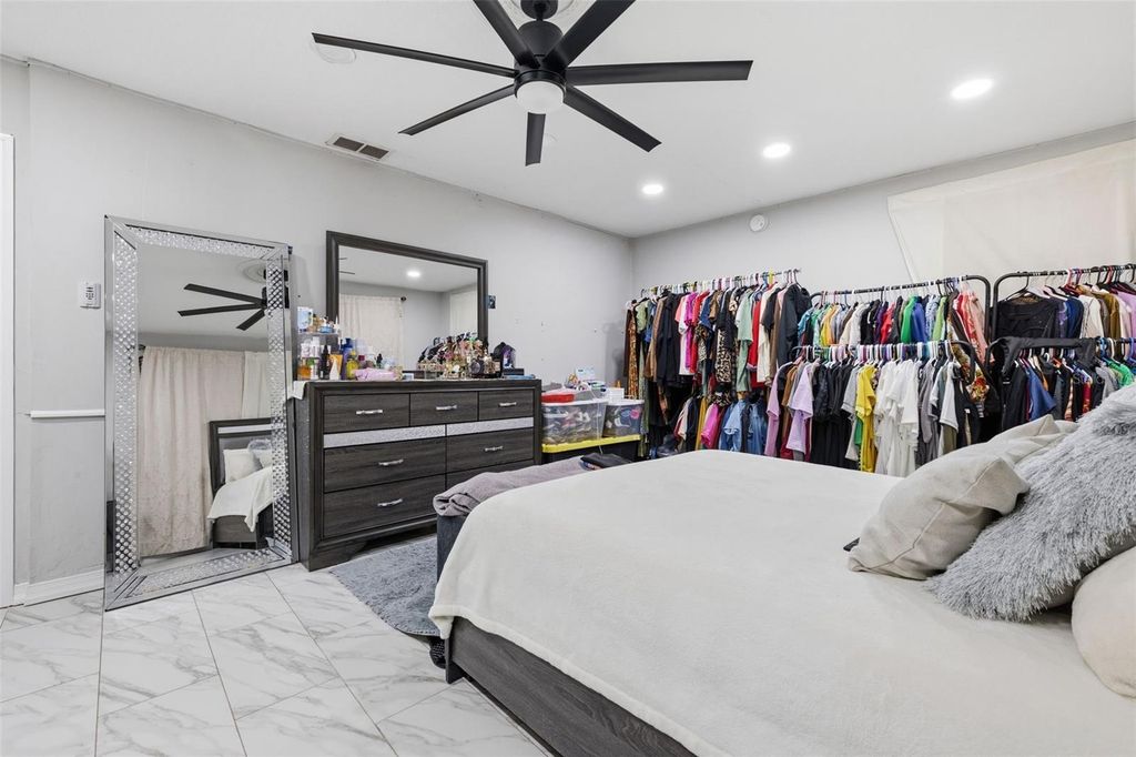 Image 31 of property listing at 2706 E ANNIE STREET, Tampa, FL 33612