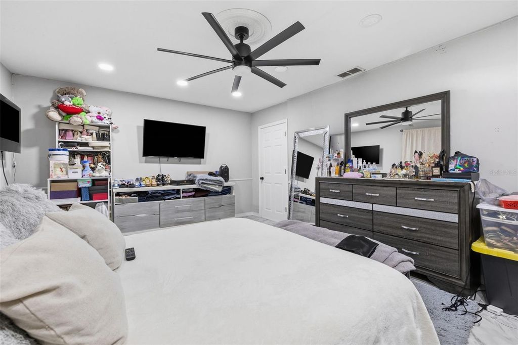 Image 32 of property listing at 2706 E ANNIE STREET, Tampa, FL 33612