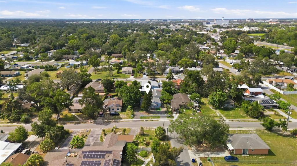 Image 37 of property listing at 2706 E ANNIE STREET, Tampa, FL 33612