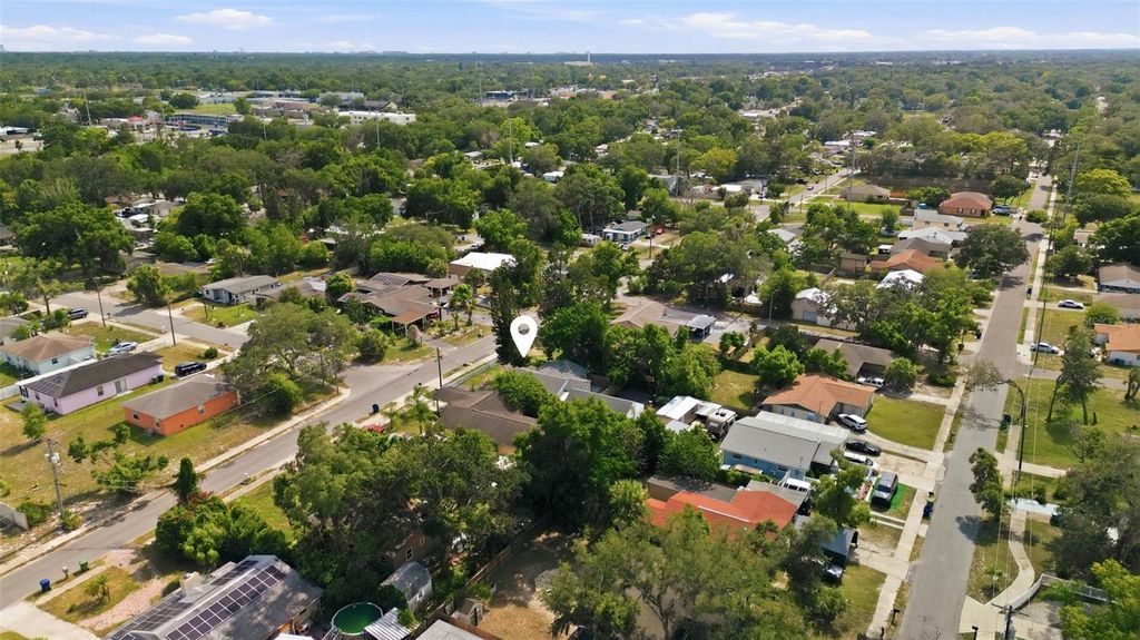 Image 40 of property listing at 2706 E ANNIE STREET, Tampa, FL 33612