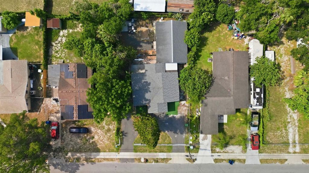 Image 45 of property listing at 2706 E ANNIE STREET, Tampa, FL 33612