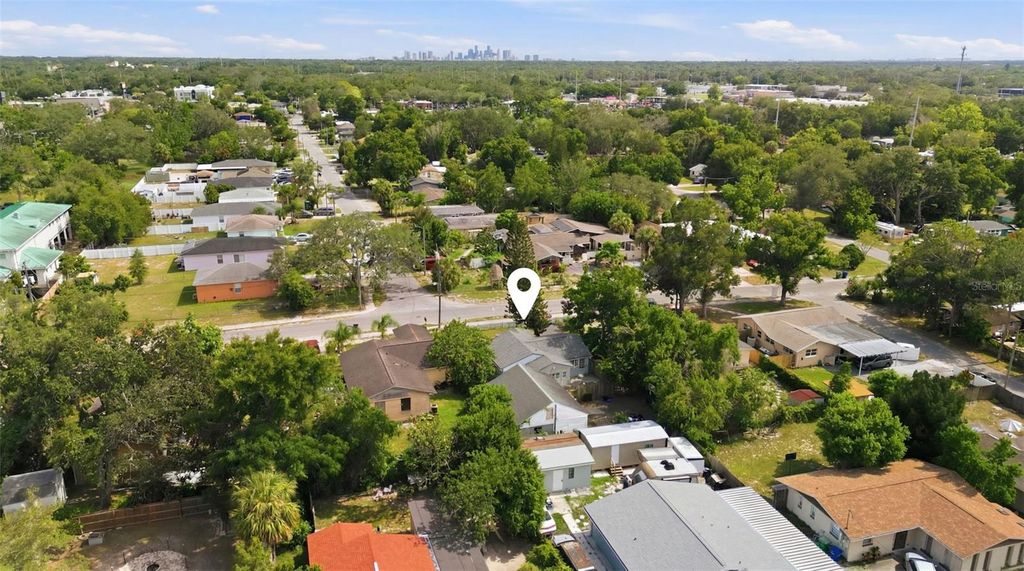 Image 46 of property listing at 2706 E ANNIE STREET, Tampa, FL 33612