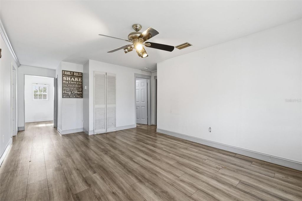 Image 8 of property listing at 2706 E ANNIE STREET, Tampa, FL 33612