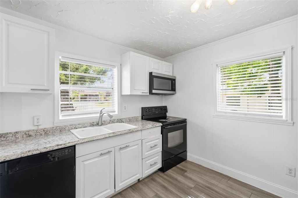 Image 9 of property listing at 2706 E ANNIE STREET, Tampa, FL 33612