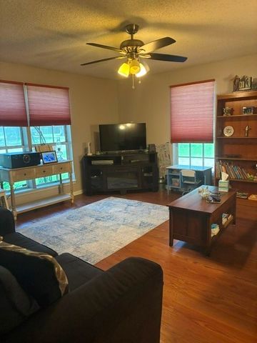 102 E 14th Street, Joshua, TX 76058