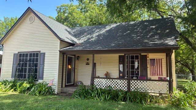 102 E 14th Street, Joshua, TX 76058