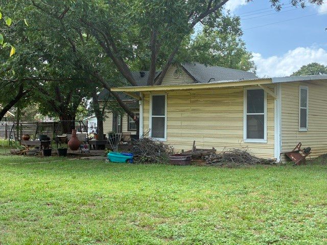 102 E 14th Street, Joshua, TX 76058