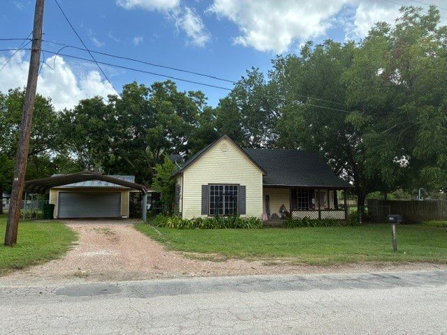 102 E 14th Street, Joshua, TX 76058
