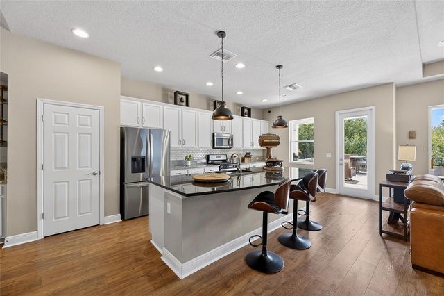 6909 CRESTPOINT DRIVE, Apollo Beach, FL 33572