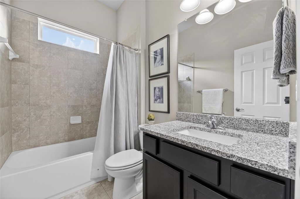 Image 11 of property listing at 6909 CRESTPOINT DRIVE, Apollo Beach, FL 33572