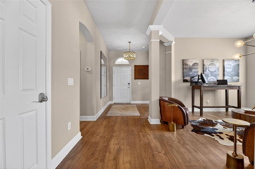 Image 18 of property listing at 6909 CRESTPOINT DRIVE, Apollo Beach, FL 33572