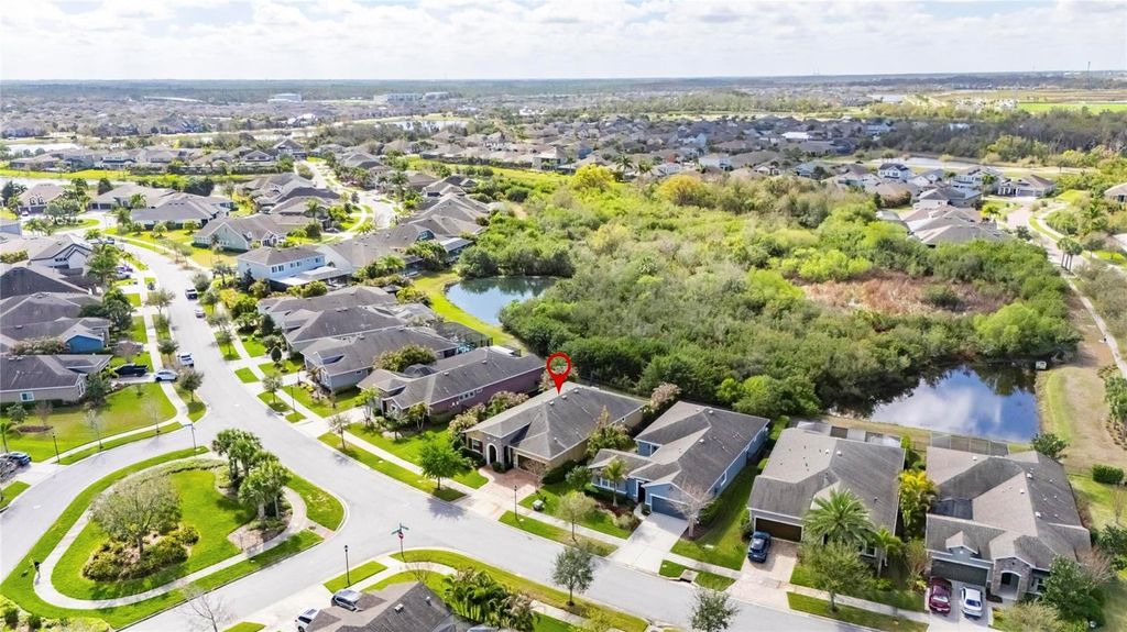 Image 3 of property listing at 6909 CRESTPOINT DRIVE, Apollo Beach, FL 33572