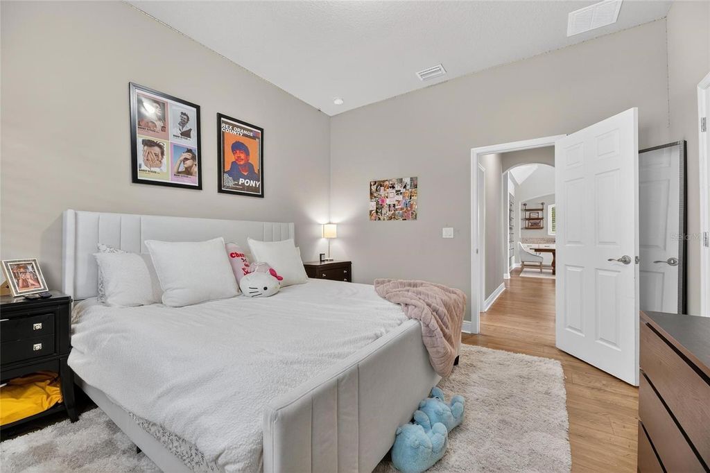 Image 23 of property listing at 6909 CRESTPOINT DRIVE, Apollo Beach, FL 33572