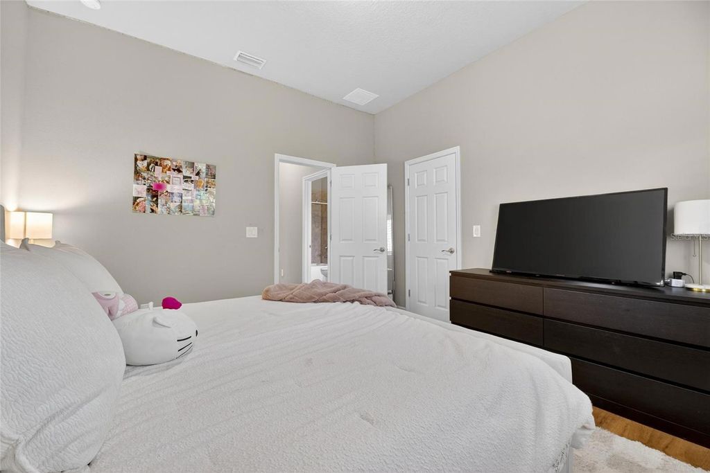 Image 24 of property listing at 6909 CRESTPOINT DRIVE, Apollo Beach, FL 33572