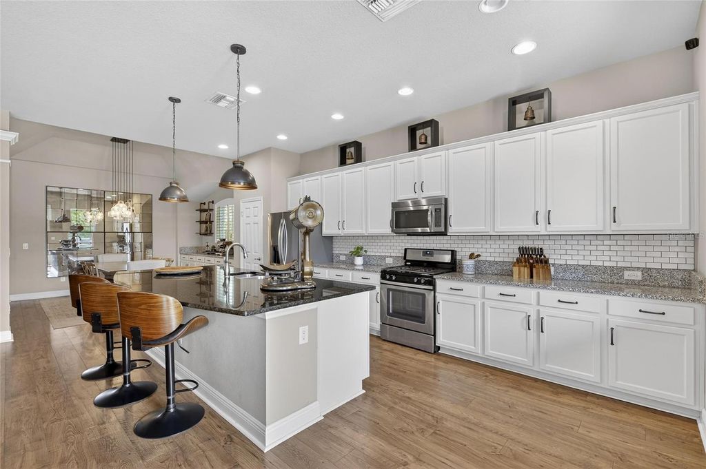 Image 35 of property listing at 6909 CRESTPOINT DRIVE, Apollo Beach, FL 33572