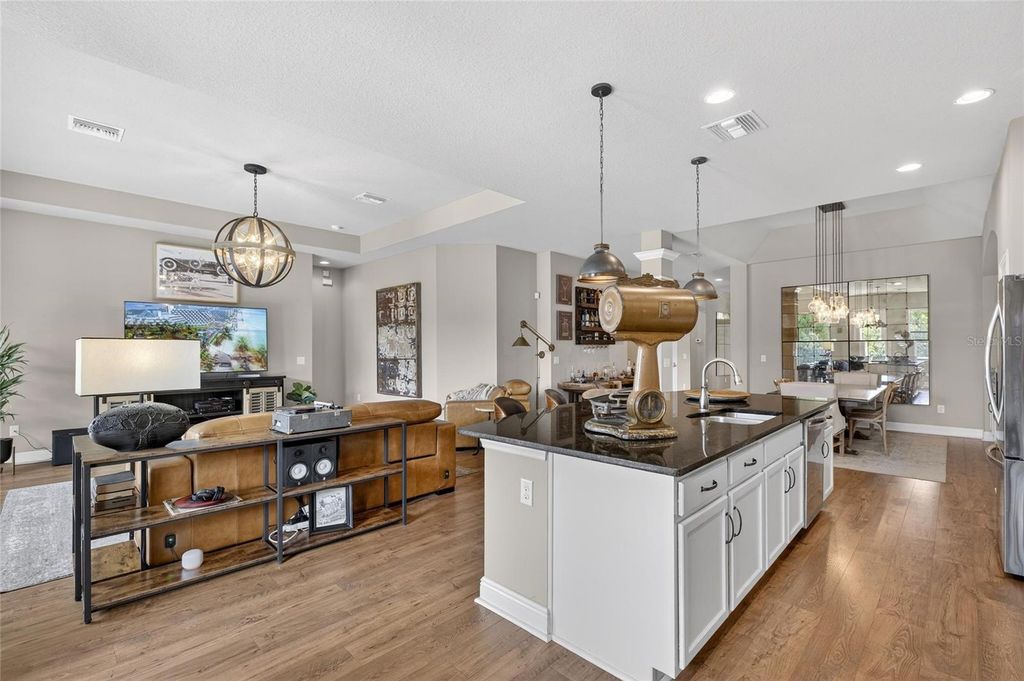 Image 37 of property listing at 6909 CRESTPOINT DRIVE, Apollo Beach, FL 33572