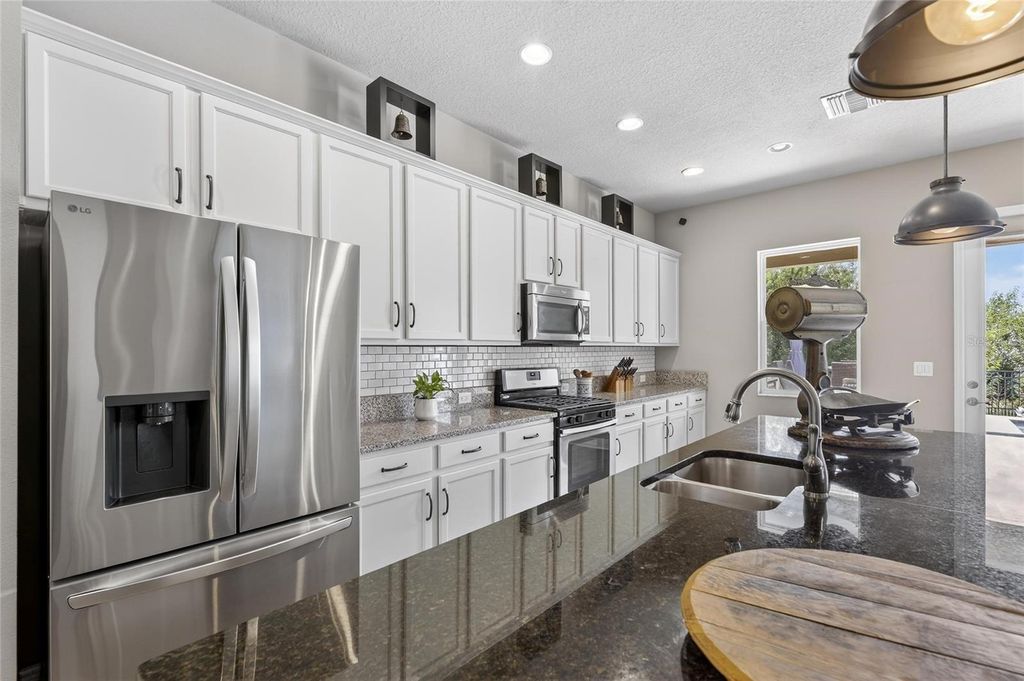 Image 38 of property listing at 6909 CRESTPOINT DRIVE, Apollo Beach, FL 33572