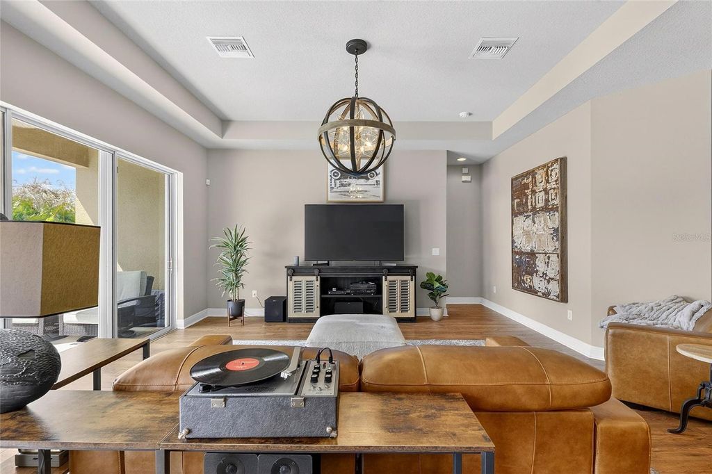 Image 40 of property listing at 6909 CRESTPOINT DRIVE, Apollo Beach, FL 33572