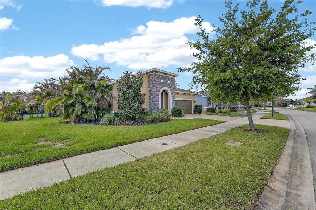 Image 74 of property listing at 6909 CRESTPOINT DRIVE, Apollo Beach, FL 33572