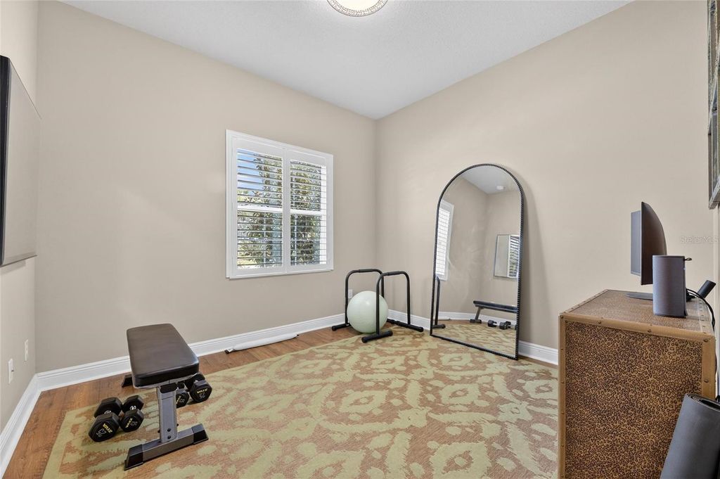 Image 9 of property listing at 6909 CRESTPOINT DRIVE, Apollo Beach, FL 33572